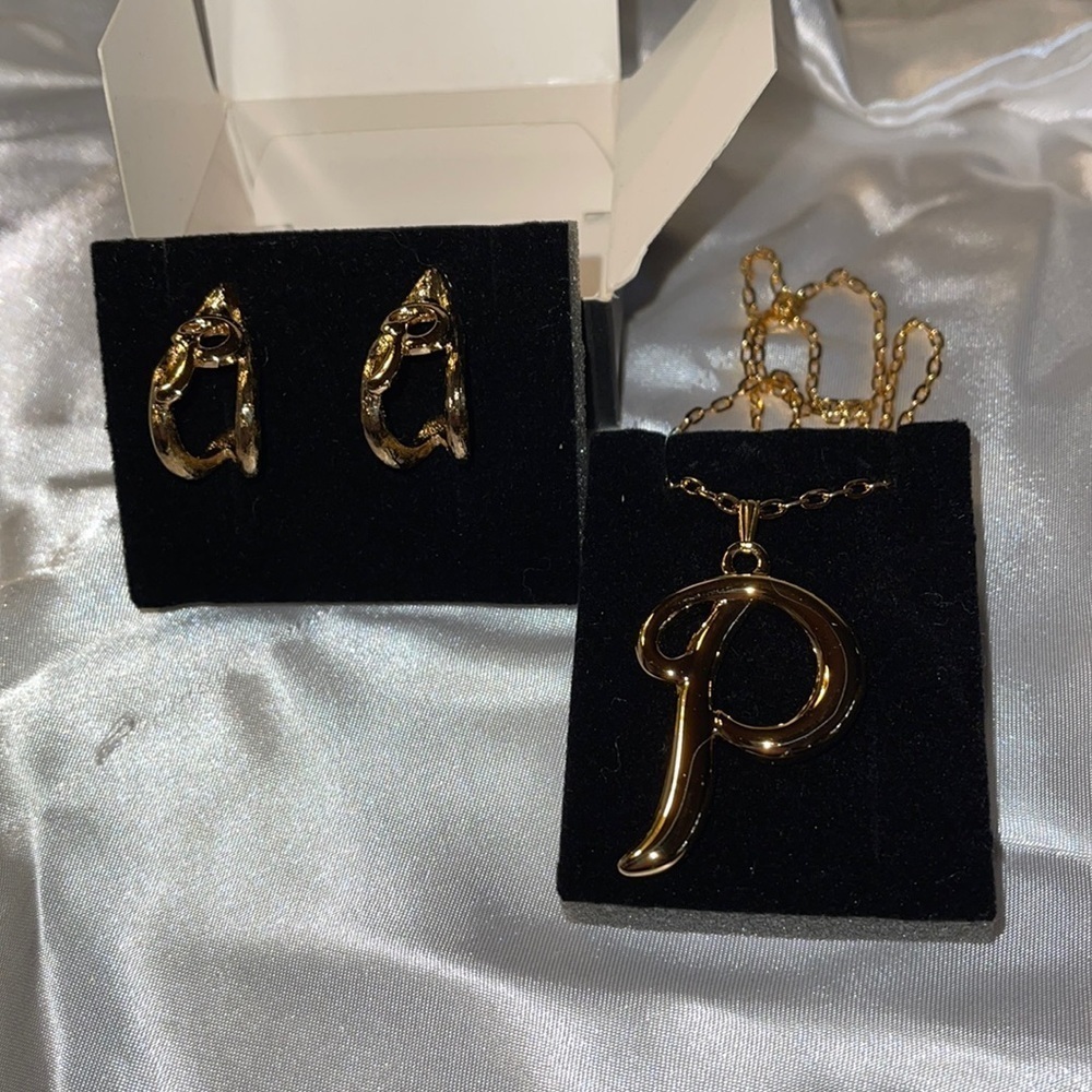 Avon Vintage (1992) Golden Initial “P” Earrings and Pendant Set 28” long chain